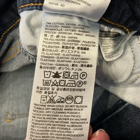 Levis Classic Boot dark denim high waisted 5 pocket stretch denim jean size 8 - Picture 5 of 6